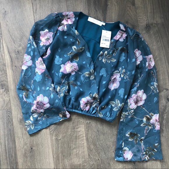 SOLD • ASTR THE LABEL Surplice Cut Velvet Top NWOT - Picture 2 of 7